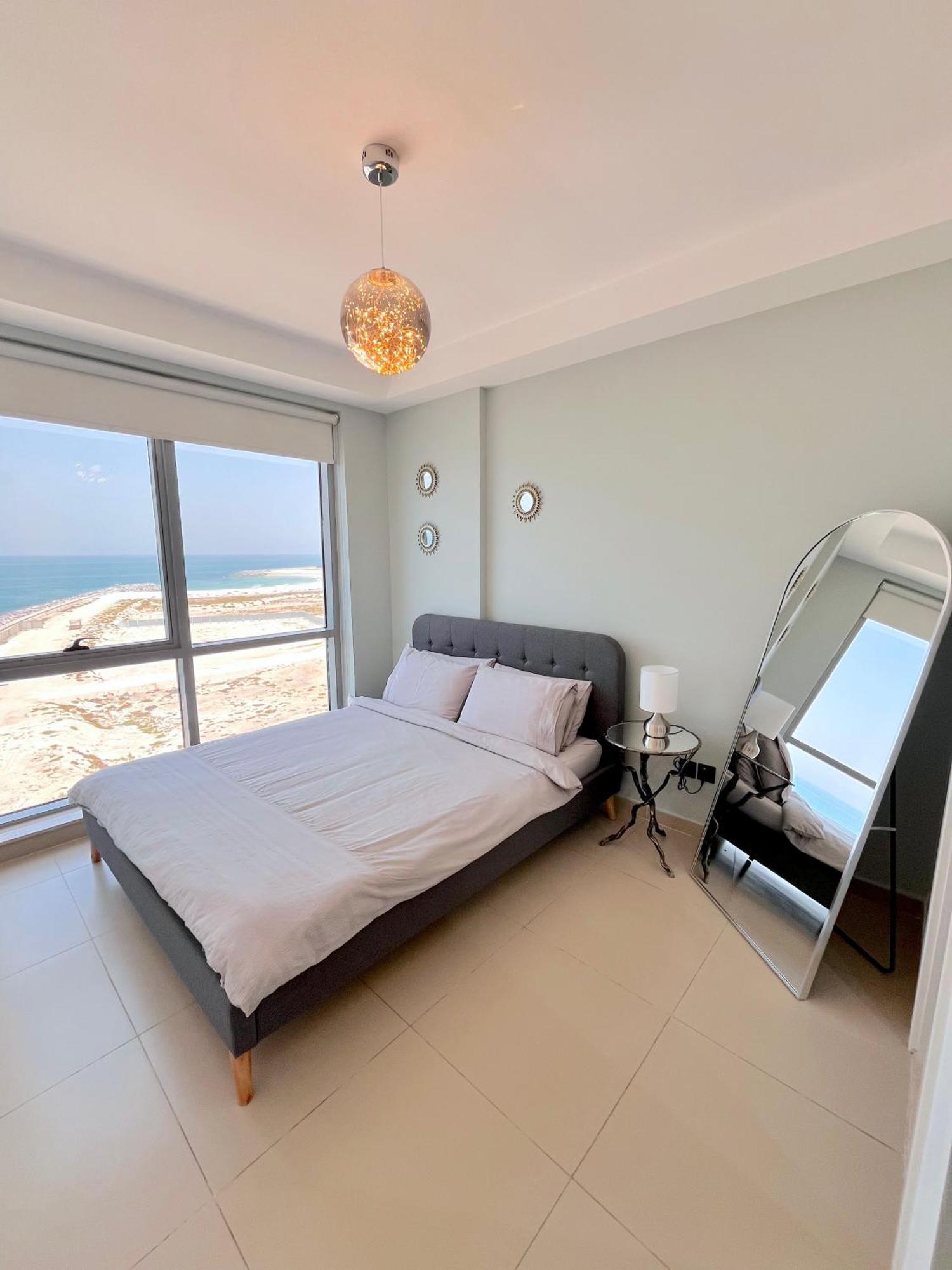 Luxurious 2 Bedroom Beachfront Apartment - Direct Seaview Ρας Αλ Χαιμά Εξωτερικό φωτογραφία