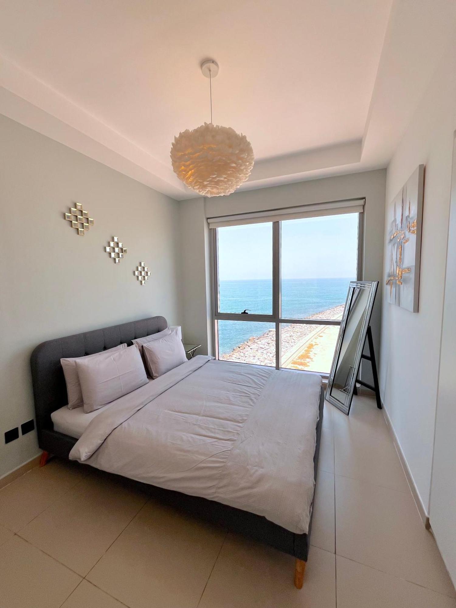 Luxurious 2 Bedroom Beachfront Apartment - Direct Seaview Ρας Αλ Χαιμά Εξωτερικό φωτογραφία